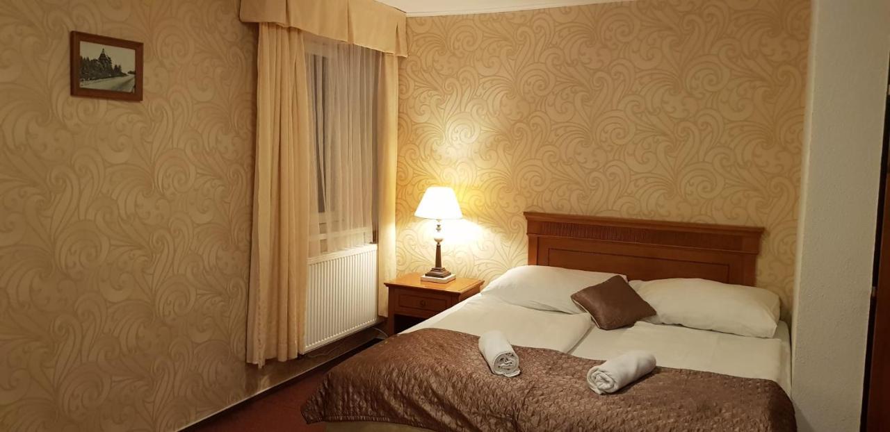 A Restaurace Pomezi Hotel 3*